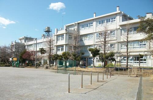 川崎市立久地小学校まで約554m