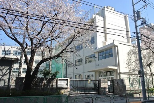 中野区立本郷小学校