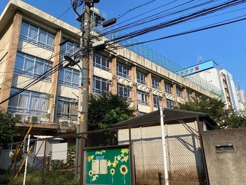 新宿区立戸塚第二小学校まで約611m