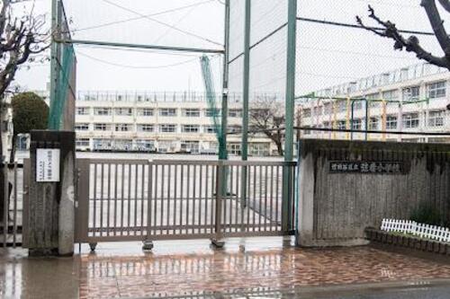 世田谷区立弦巻小学校まで約497m
