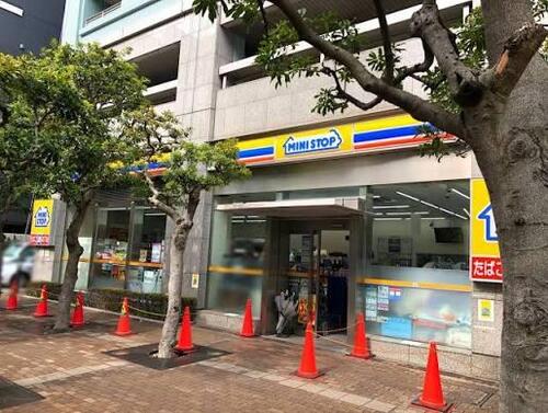 ミニストップ新宿花園通り店まで約180m