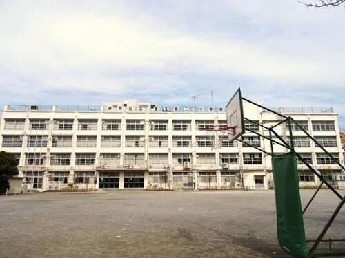 練馬区立豊玉第二小学校まで約569m