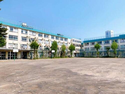 渋谷区立代々木中学校まで約605m