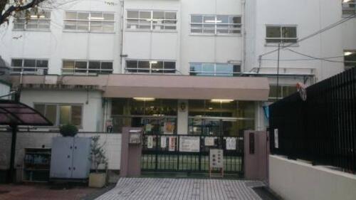 渋谷区立幡代小学校まで約262m