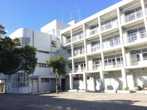 横浜市立神奈川中学校まで約418m