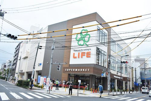 ライフ梅島駅前店