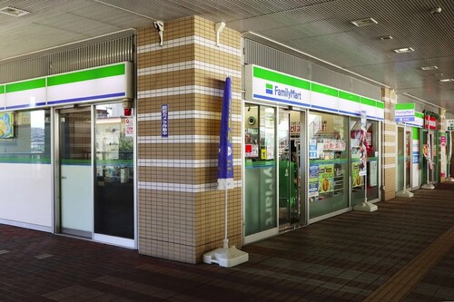 ファミリーマート市川駅南口店