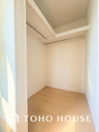 (現地には家具があります)