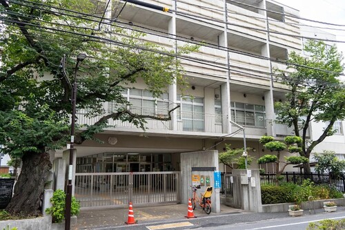 新宿区立西新宿中学校