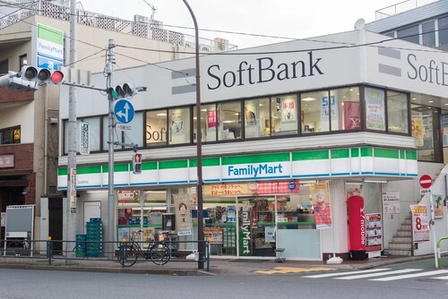 ファミリーマート目白駅前店