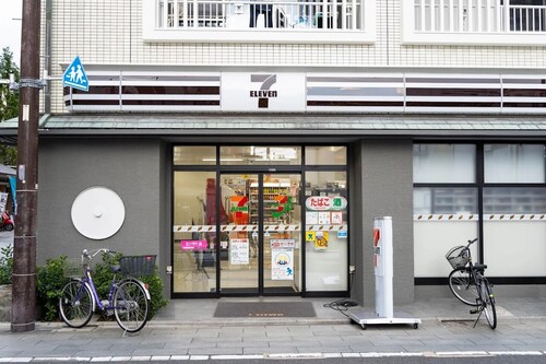 セブンイレブン西新井大師前店