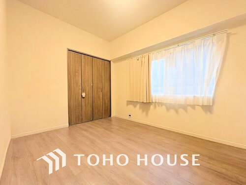 (現地には家具があります)