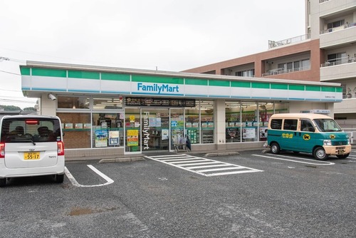 ファミリーマート石神井台七丁目店