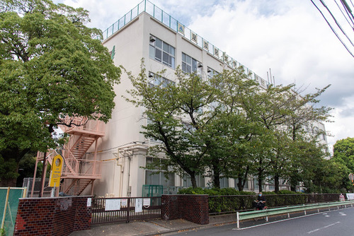 足立区立伊興中学校