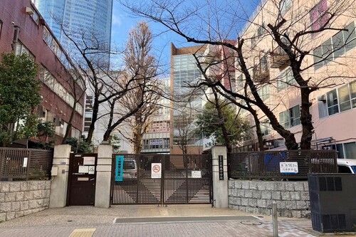 港区立六本木中学校