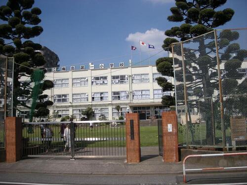 足立区立梅島第一小学校