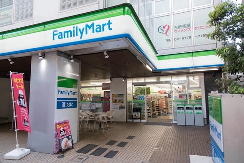 ファミリーマート三軒茶屋東店