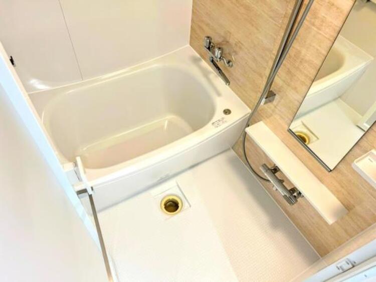 風呂 【浴室】お掃除のしやすさ・収納の便利さ等、おふろを使う人、お手入れする人、みんなにとっての「使いやすさ」を追求しました