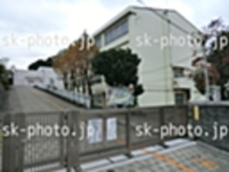 周辺 藤が丘小学校950m