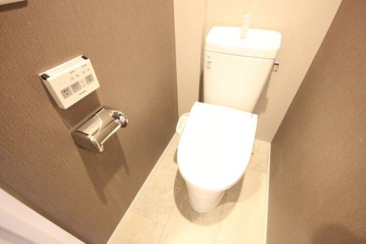 キッチン 白を基調とした清潔感の高いお手洗い。