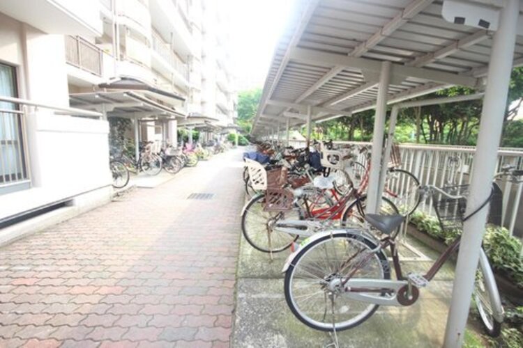 その他 広々とした駐輪場です。駐輪場も綺麗に整頓されています。