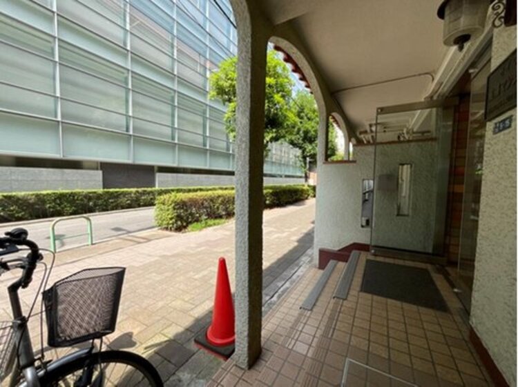 その他 上質感漂うアプローチ。安らぎに満ちた生活空間へと誘います。