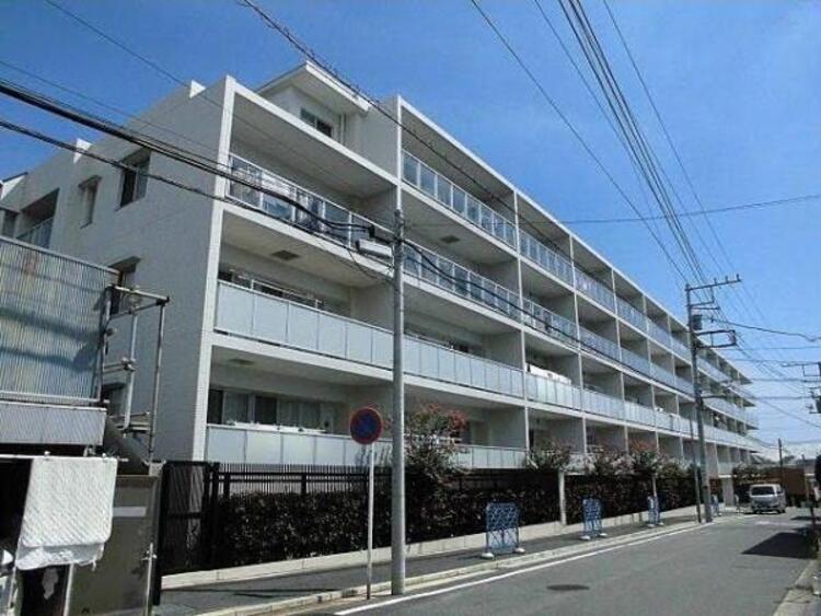 外観 開放感があり、日当りも良好です!目の前に広がる開放感とゆとり、暮らしの夢を育む住まいがここにはあります。