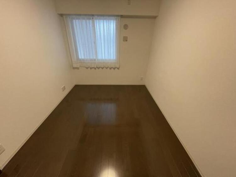 その他 6畳の洋室。寝室としてお使いいただけます。