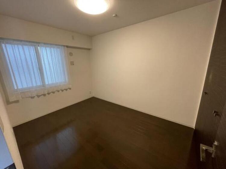 その他 6畳の洋室。寝室としてもお使いいただけます。