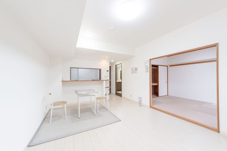 居間 【LDK】約14.2帖
◆◆ 【無料】 見学予約 受付中 ◆◆
TEL :0037-6008-7911 (通話無料)