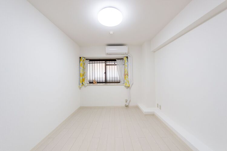 寝室 【洋室】約6.3帖
◆◆ 【無料】 見学予約 受付中 ◆◆
TEL :0037-6008-7911 (通話無料)