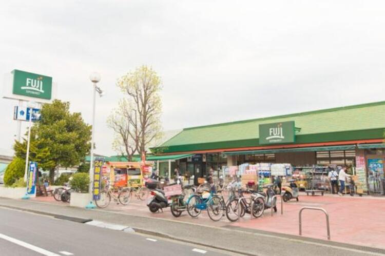 周辺 フジ新桜ケ丘店700m