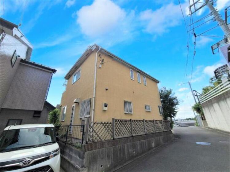 外観 【外観写真】表現された空間はたくさんの光を浴び、風を感じ、暮らしの時間を豊かにしてくれます。デザインされた空間と競い合うかのような充実した建物と共に大切な家族の思い出を刻んでいきます。