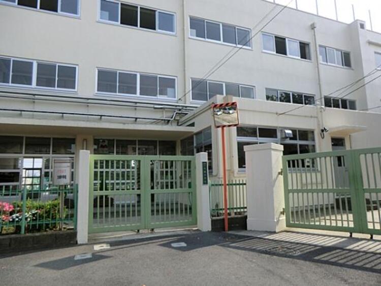 周辺 品川区立大崎中学校 280m