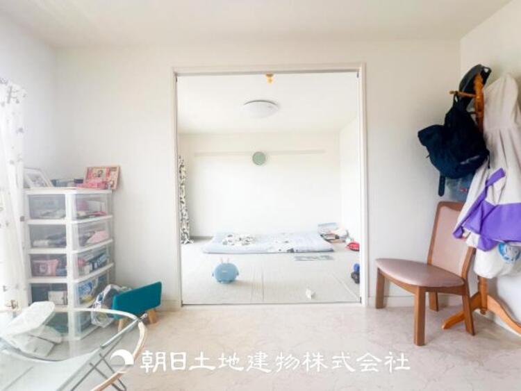 居間 話に夢中になりすぎて、ついつい時を忘れてしまう。