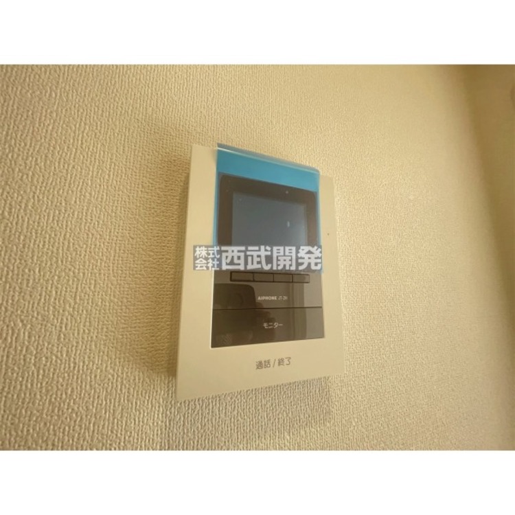 設備 モニター付きのインターフォンです。モニターを通して応対ができるのは安心ですね。