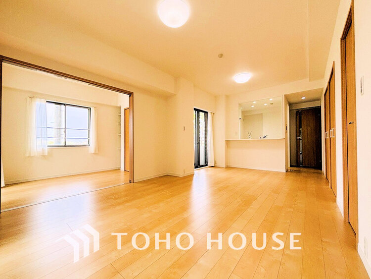 内装 家族みんなが爽やかに過ごせるように、光をたっぷり取り込んだLDK