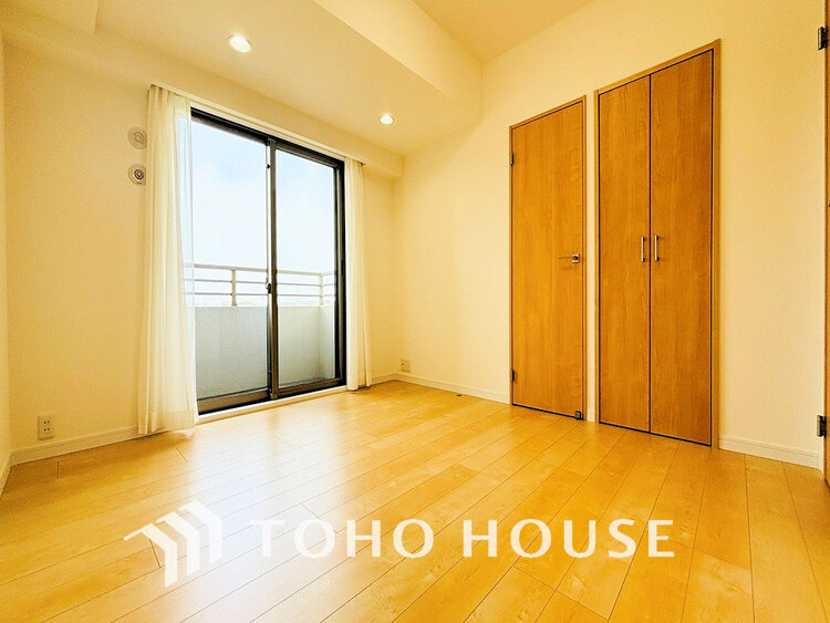 内装 採光もある洋室は、くつろぎのひと時を過ごすのにぴったり