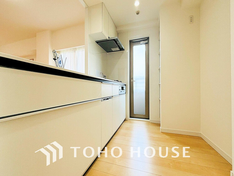 キッチン シンプルな部屋の雰囲気に溶け合うナチュラルキッチン