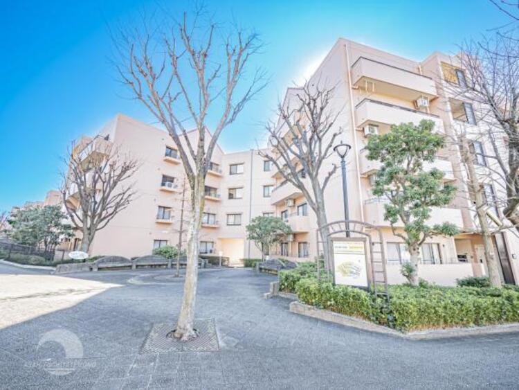 外観 空を広く感じる。緑が多いゆったり感のある安心の住環境です！！潤いのある環境でホッと生活できそうです！おしゃれな雰囲気や自然の潤いがあり、親しみやすさと個性を！街に新たな価値をもたらし続けてくれます！ 