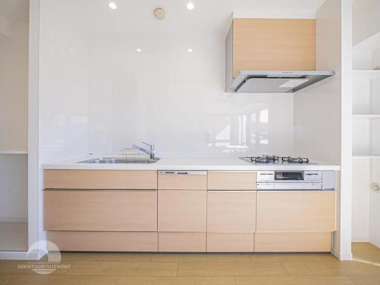 キッチン 【キッチン】リビングダイニングが見渡せるカウンターキッチン！　お子様に目を配れるのもうれしいです。 