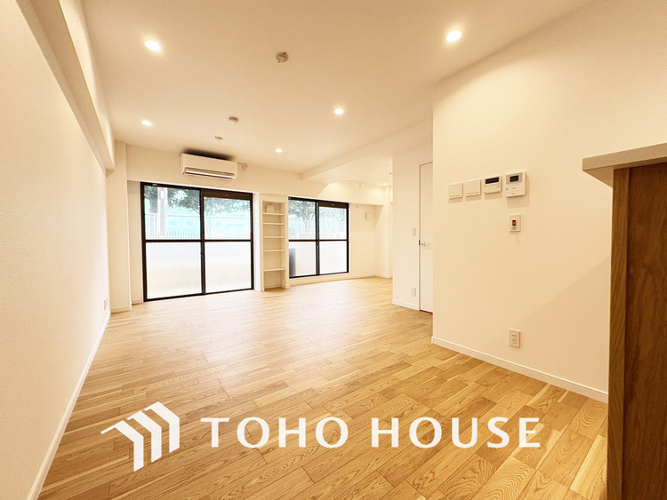 内装 広がりのある住空間、家族が集まるリビング・ダイニング