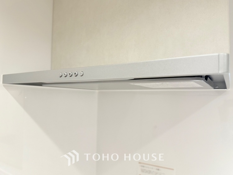 キッチン 【Kitchen】調理しながらもご家族のお顔が見れるカウンターキッチン。ついつい料理中お子様の様子が気になるもの。安心してお料理に取り組んでいただけます。会話だって自然とはずむはず。