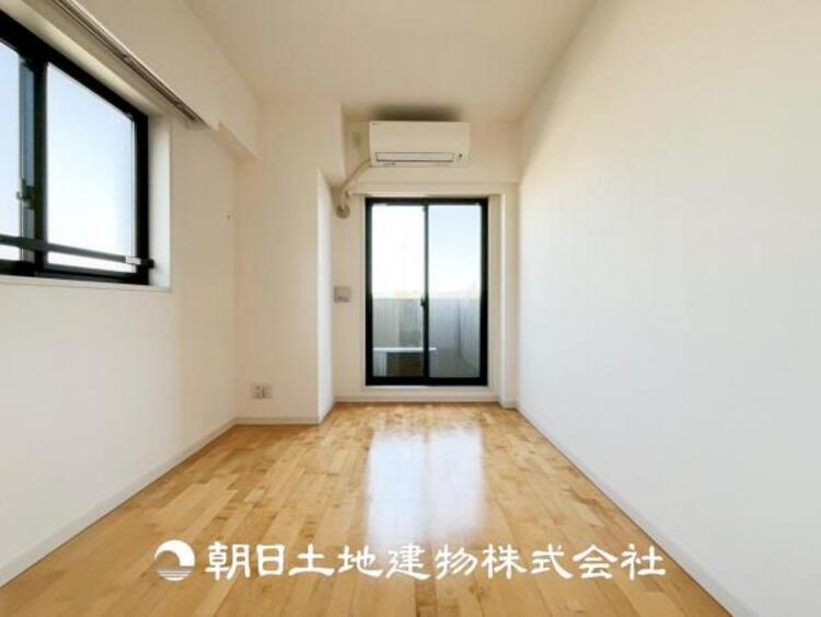 内装 【居室】設計者のセンスが求められる大切な空間だからこそ、落ち着いて過ごせる癒しと寛ぎの空間が欲しい。そんな願いを叶えました。