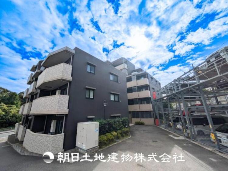 外観 【外観写真】表現された空間はたくさんの光を浴び、風を感じ、暮らしの時間を豊かにしてくれます。デザインされた空間と競い合うかのような充実した建物と共に大切な家族の思い出を刻んでいきます。