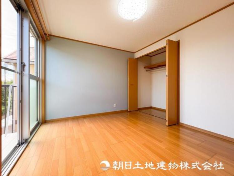 内装 【洋室】一人時間を快適にすごせるように、落ち着いて過ごせる癒しと寛ぎの空間が欲しい。そんな願いを叶えました。