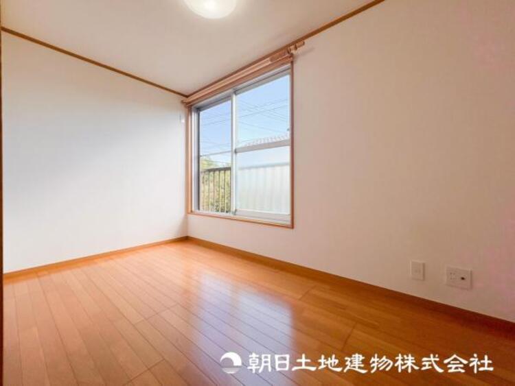 内装 【洋室】人間の感性を育むプライベートルームはシンプルが１番！読書やネット、大切な一人の時間も充実したものにできます。