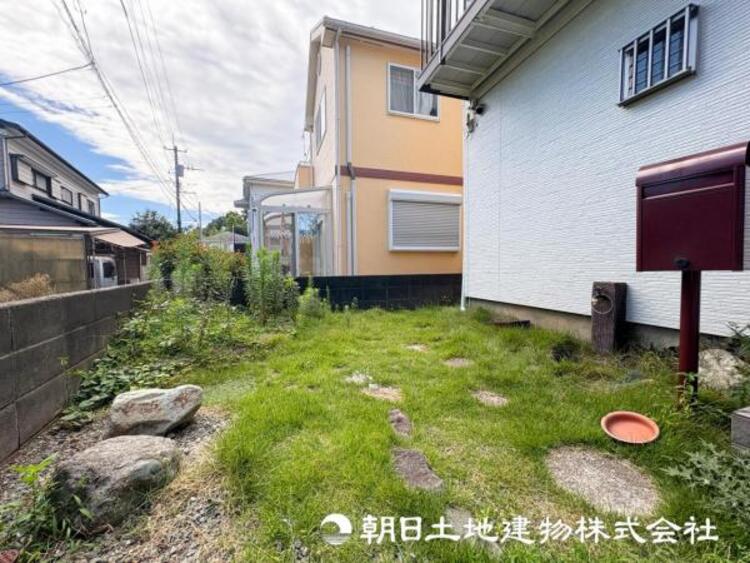 外観 【お庭】年中大活躍のプライベート空間！ご家族の団らんの場として最適なスペース。ＢＢＱやお子様の水遊びも楽しめますね！