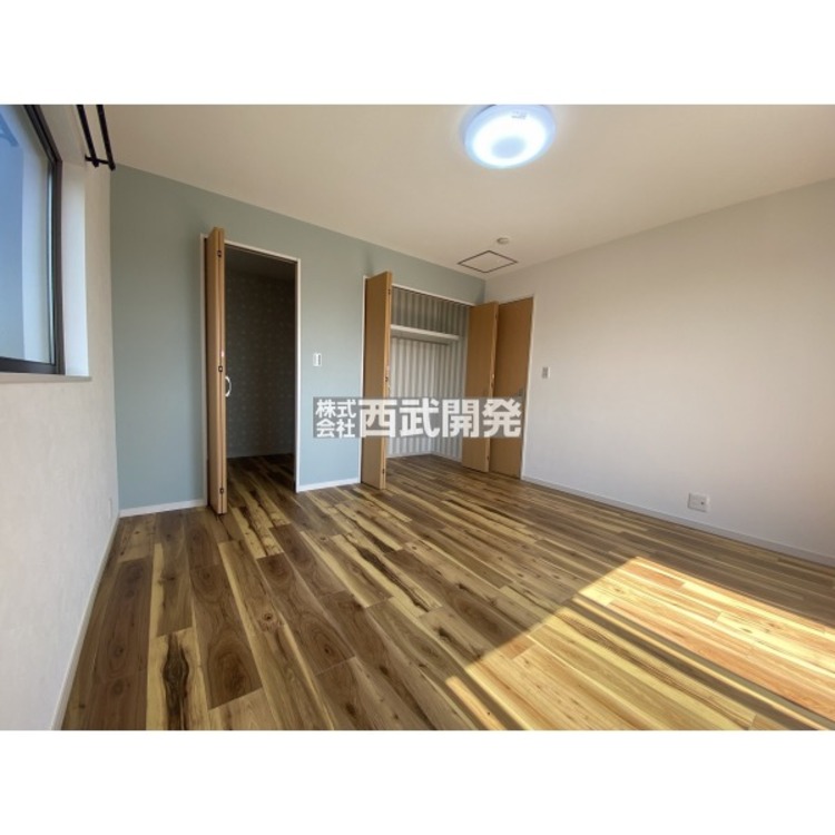 内装 ２階洋室８帖