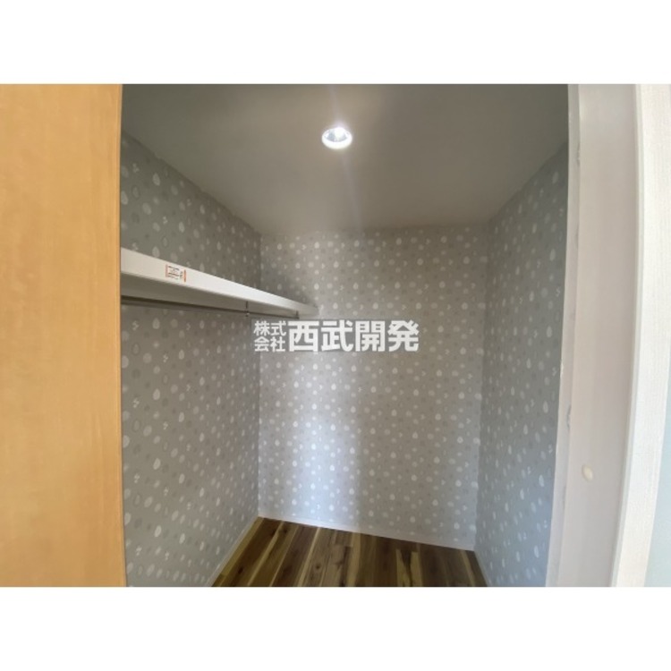 収納 ２階洋室８帖備え付けのウォークインクローゼット